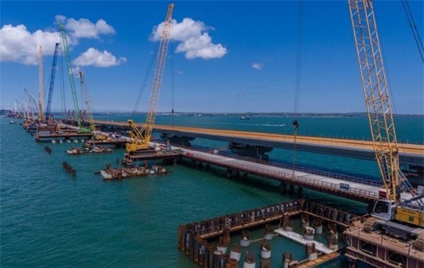 Ukraine đệ đơn kiện Nga vì xây cầu ở Crimea