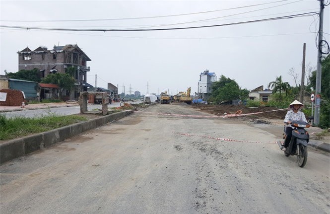 2 cán bộ công an bị tạt vôi bột, dùng liềm tấn công gây thương tích