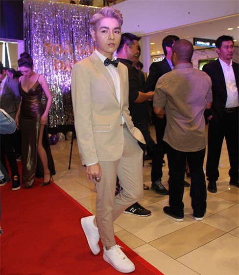 Đức Phúc phẫu thuật thẩm mỹ tìm công bằng cho mình?