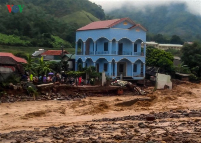 Lũ quét ở Sơn La, Yên Bái: Nỗ lực di dời người dân đến nơi an toàn
