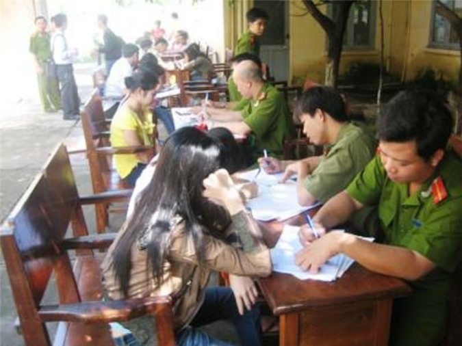 6 cô gái miền Tây xếp hàng để 4 đàn ông Hàn Quốc tuyển vợ 