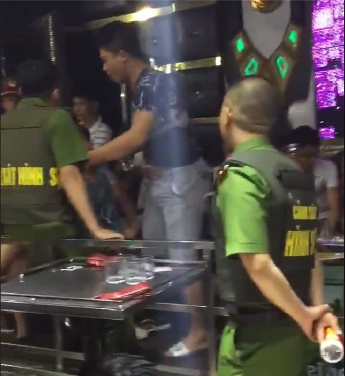 Đột kích quán bar ở Hải Phòng, gần 40 "dân chơi" dương tính với ma túy