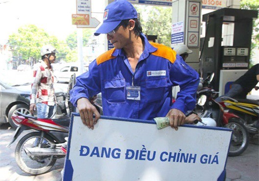 Giá xăng tăng mạnh từ 15h chiều nay