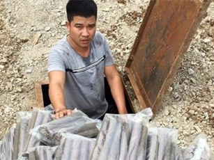 Sốc: Nam thanh niên đào hầm cất giấu hơn 1 tạ thuốc nổ