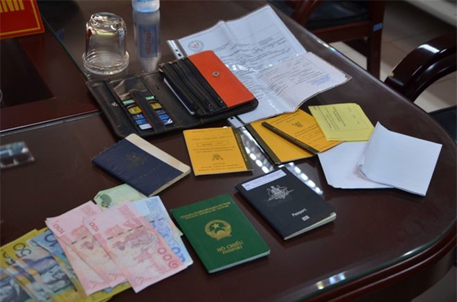 Tài xế Grab lấy trộm tài sản của khách nước ngoài