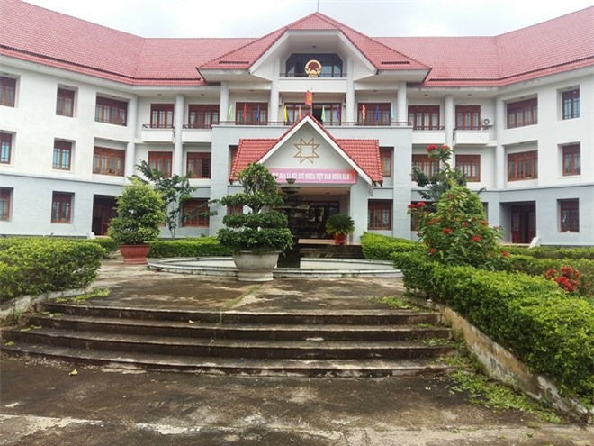 Trộm đột nhập cạy khóa cửa, phá két sắt UBND huyện 