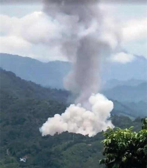 Nổ lớn ở Hà Giang, nhiều ngôi nhà bị tung mái