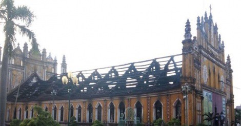 Hiện trường kinh hoàng vụ cháy nhà thờ trăm tuổi ở Nam Định