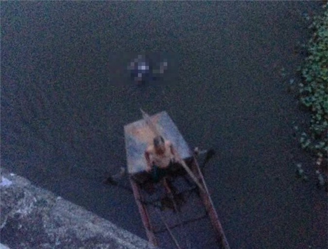 Hoảng hồn phát hiện thi thể nhiều vết thương nổi trên sông ở Hải Dương