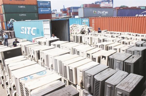 Đã tìm được được hơn 50 container trong số 213 chiếc biến mất