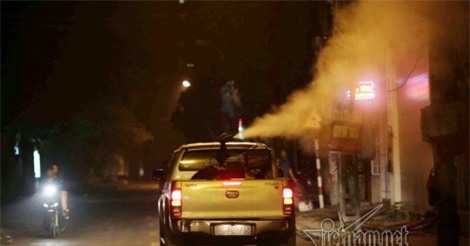 Sốt xuất huyết lên đỉnh dịch: Hà Nội "căng mình" phòng chống