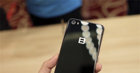 Cận cảnh thực tế điện thoại Bphone 2017 "chất đến từng đồng"