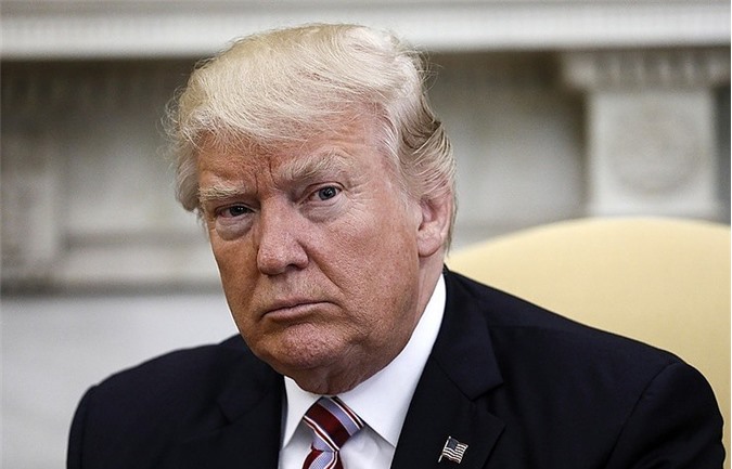 Tỷ lệ người Mỹ "yêu" Trump chạm đáy mới