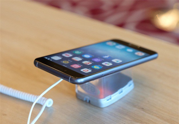 Vừa ra mắt, Bphone 2017 đã bị chê tơi tả