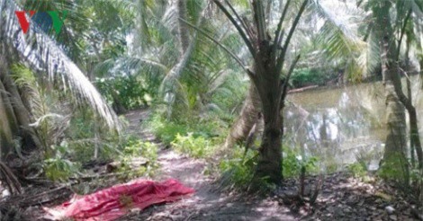 Hoảng hồn phát hiện thi thể người đàn ông nằm dưới ao làng