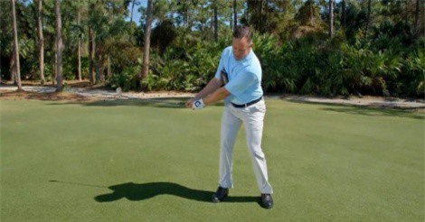 Kiểm soát khoảng cách với những cú đánh ngắn