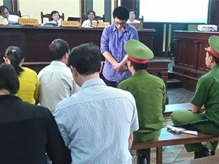 Nam sinh sát hại bạn bỏ vào thùng xốp phi tang lĩnh án 12 năm tù