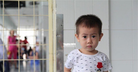 Bé trai 2 tuổi bị bỏ rơi ở BV Từ Dũ: Người mẹ đã nhận con