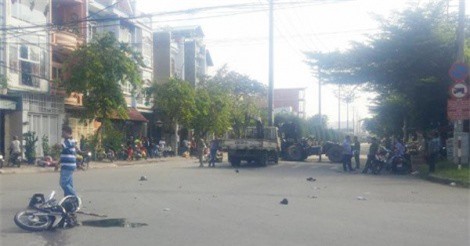 Va chạm kinh hoàng giữa ngã tư, tài xế container tử vong