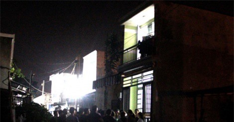 Mở cửa phòng, vợ gào khóc khi thấy chồng chết treo cổ