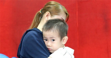 Bé trai bị bỏ rơi ở bệnh viện Từ Dũ đã được đoàn tụ cùng mẹ ruột