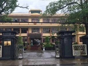 Vô hiệu hóa camera, đạo chính trộm súng ở UBND huyện