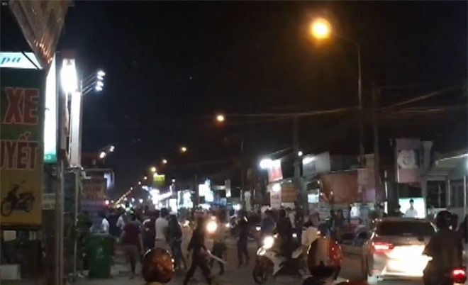 Điều tra vụ 2 nhóm côn đồ chém nhau loạn xạ trước tiệm cầm đồ