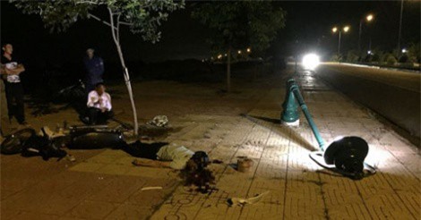 Phát hiện xác chết thanh niên cạnh chiếc xe máy trong đêm