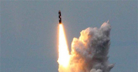 Phớt lờ cảnh báo của Mỹ, Triều Tiên sắp bắn tên lửa từ tàu ngầm?