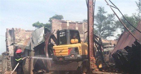 Hỏa hoạn thiêu rụi xưởng gỗ 200m2, ước tính thiệt hại 7 tỷ đồng