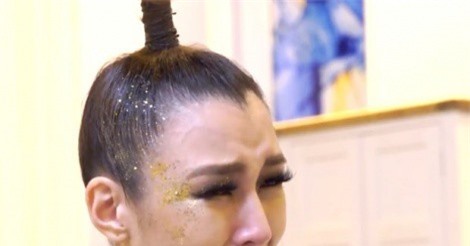 The Face 2017: Phương Chi "bật" Hoàng Thùy khi bị loại trừ