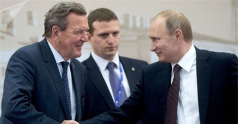 Cựu Thủ tướng Đức nếu kết bạn với Putin thì nên rút tranh cử?