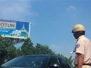 Không phạt chủ ôtô bị ngân hàng giữ giấy tờ gốc