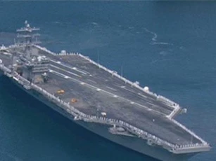 Máy bay không người lái của Iran áp sát tàu sân bay Mỹ