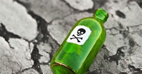 Người tình trẻ đổ thuốc sâu vào bia hạ độc ông lão 70 tuổi