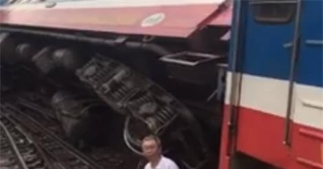 Tàu hỏa trật bánh ở Hà Nội: Tiết lộ nguyên nhân