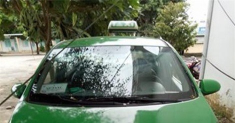 Truy bắt nhóm thanh niên uy hiếp, dùng đá khống chế tài xế cướp taxi