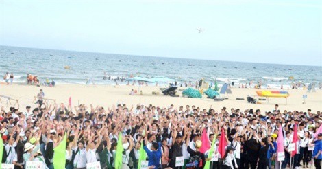 Đà Nẵng: 1.500 tân sinh viên kêu gọi cộng đồng chung tay bảo vệ môi trường biển