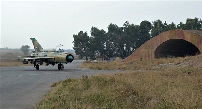 Máy bay Lực lượng Không quân Syria bị bắn rơi