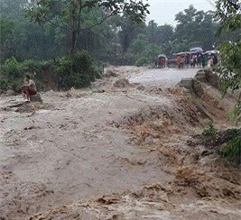 Bé gái 9 tuổi mất tích sau mưa lũ ở Điện Biên