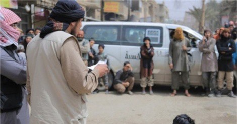 Deir Ezzur: Thất bại thảm hại trước lính Syria, IS quay ra hành hạ dân thường