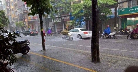 Bắc Bộ giảm mưa, Nam Bộ đề phòng tố lốc gió giật mạnh