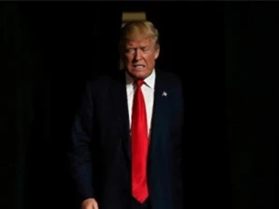 "Tổng thống Trump sẽ từ chức trước cuối năm nay"