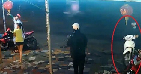 Truy tìm nhóm đối tượng dàn cảnh trộm xe máy trước quán ăn