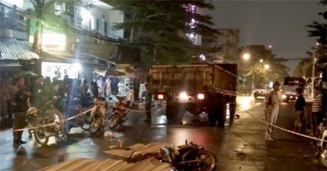 Hai cô gái cùng thanh niên chết thảm sau va chạm với xe tải