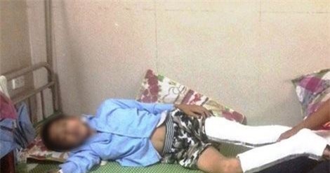 Hoảng sợ vì bị cô giáo thu điện thoại, nam sinh nhảy từ tầng 3 xuống đất