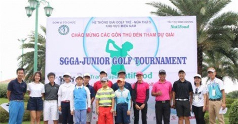 Kang Seok vô địch SGGA Junior Golf Tournament tranh cúp Nutifood
