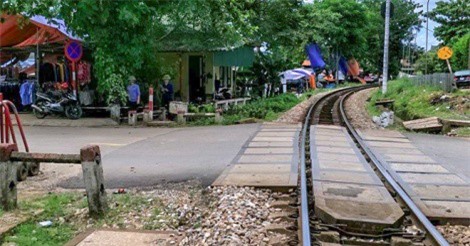 Nam thanh niên "xin đểu", đập phá chốt gác tàu: Khởi tố vụ án