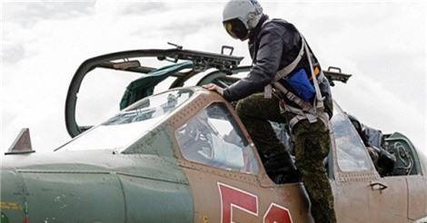 Syria: Không quân Nga nghiền nát kho vũ khí IS ở Deir Ezzur 