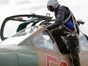 Syria: Không quân Nga nghiền nát kho vũ khí IS ở Deir Ezzur